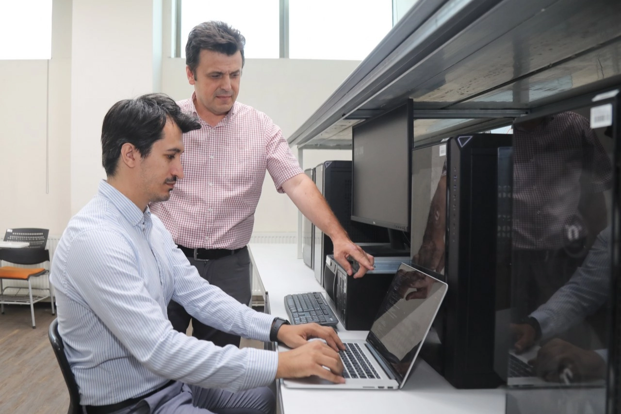 BTÜ'den yazılım eğitimine yapay zekâ devrimi