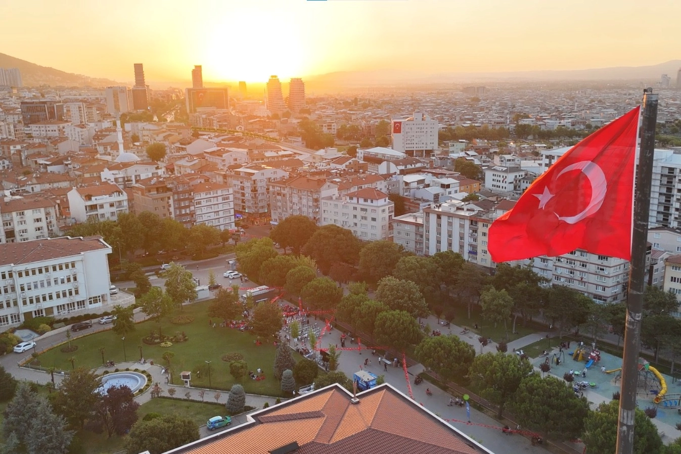 Bursa Yıldırım’da 15 Temmuz coşkusu bayraklarla yaşandı