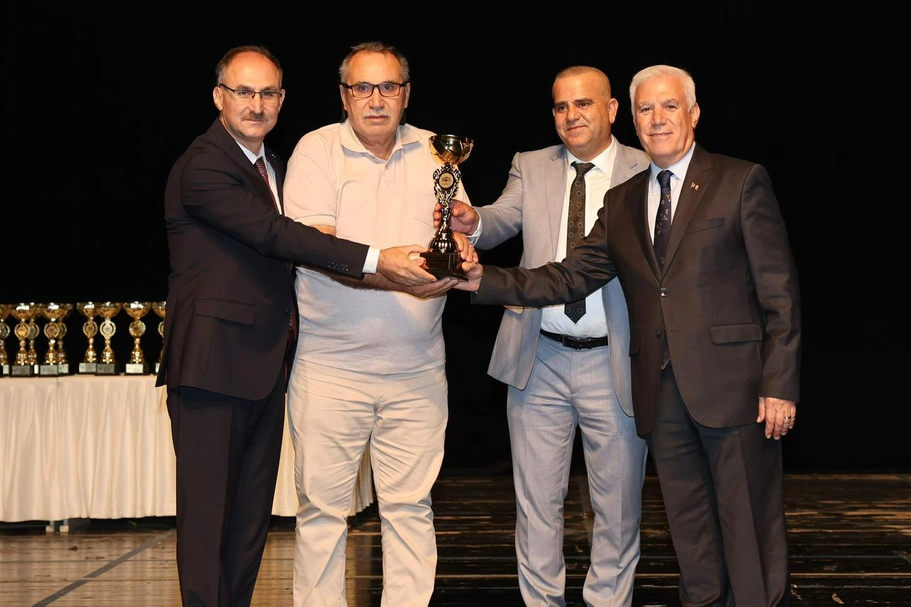 Bursa'da amatör spor kulüplerine kupa töreni