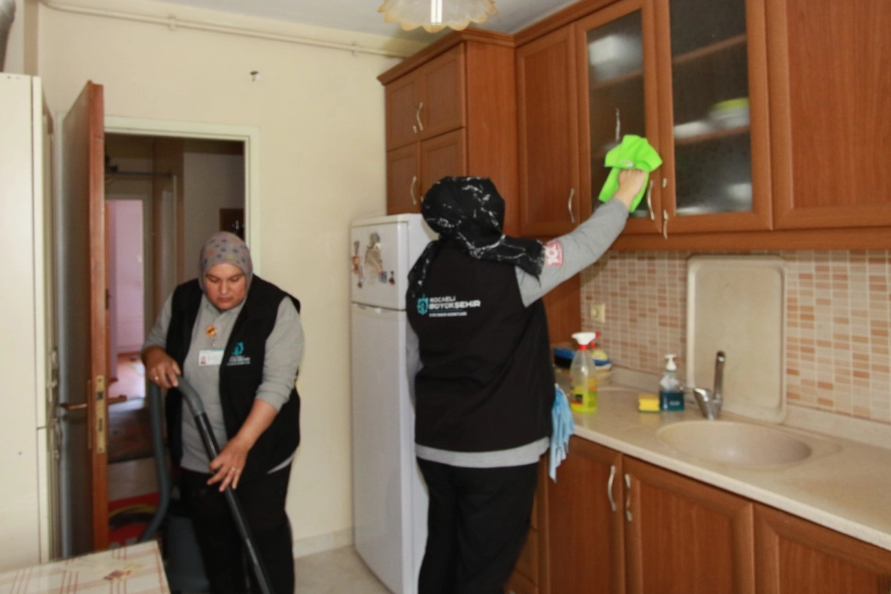 Kocaeli Büyükşehir'den 7 ayda 2 bini aşkın ev temizliği