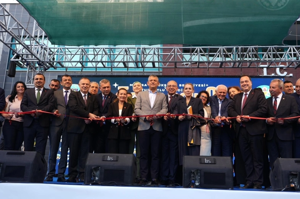 Manisa'da toplu açılış coşkusu