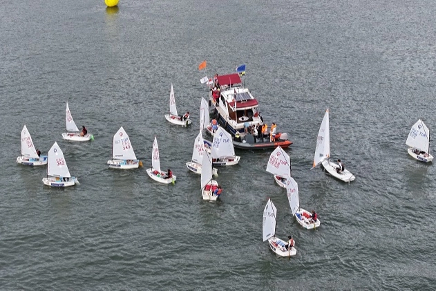 Yelkenliler Haliç’te suya iniyor